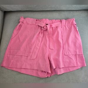 Woman's Pink shorts wirh belt, Size Large, NWT